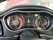 ✅ 2015 Dodge Challenger SRT 392 • VIN: 2C3CDZDJ7FH911542 • Lot: 91856225. Wystawiony na Copart z przebiegiem 54 239 mil. Bezpłatny archiwum sprzedaży aukcyjnych z USA i szczegółowy raport historii pojazdu na DreamBid. Zdjęcie 9.