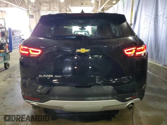 2024 Chevrolet Blazer LT z VIN 3GNKBJR40RS198008, wystawiony jako Copart lot #50523015 z przebiegiem 27 564 mil mil oraz Nie do naprawy • Non repairable. Historia ofert i sprzedaży dostępna na DreamBid. Obrazek 6.