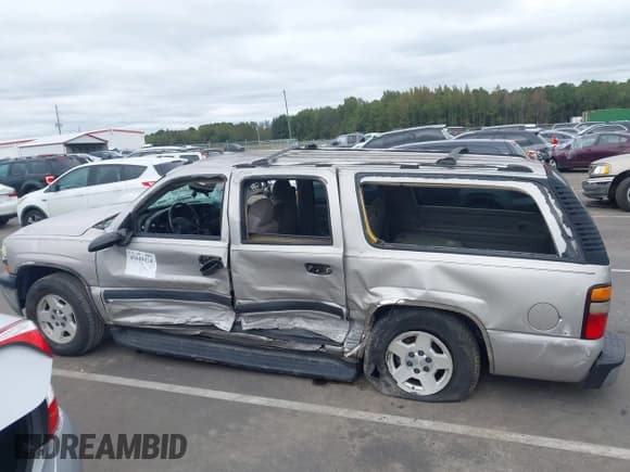 ✅ 2004 Chevrolet Suburban LT • VIN: 1GNFK16Z34J133116 • Lot: 43440424. Listed on IAAI with 321,865 mi. Free auction sales archive from the USA and detailed vehicle history report at DreamBid. Image 14.