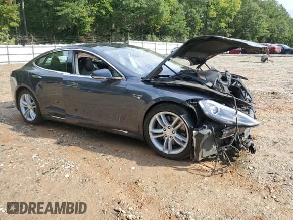 ✅ 2016 Tesla Model S 90D • VIN: 5YJSA1E22GF124093 • Lot: 84013565. Wystawiony na Copart z przebiegiem 40 504 mil. Bezpłatny archiwum sprzedaży aukcyjnych z USA i szczegółowy raport historii pojazdu na DreamBid. Zdjęcie 4.