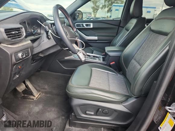 ✅ 2022 Ford Explorer Timberline • VIN: 1FMSK8JH8NGA70085 • Lot: 86135365. Wystawiony na Copart z przebiegiem 42 406 mil. Bezpłatny archiwum sprzedaży aukcyjnych z USA i szczegółowy raport historii pojazdu na DreamBid. Zdjęcie 7.