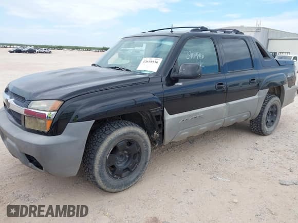✅ 2002 Chevrolet Avalanche • VIN: 3GNEC13T02G290996 • Lot: 42618536. Listed on IAAI with 302,221 mi. Free auction sales archive from the USA and detailed vehicle history report at DreamBid. Image 2.