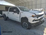 ✅ 2025 Chevrolet Silverado 2500HD Custom • VIN: 1GC4KME75SF152185 • Lot: 84746635. Wystawiony na Copart z przebiegiem 5 317 mil. Bezpłatny archiwum sprzedaży aukcyjnych z USA i szczegółowy raport historii pojazdu na DreamBid. Zdjęcie 4.