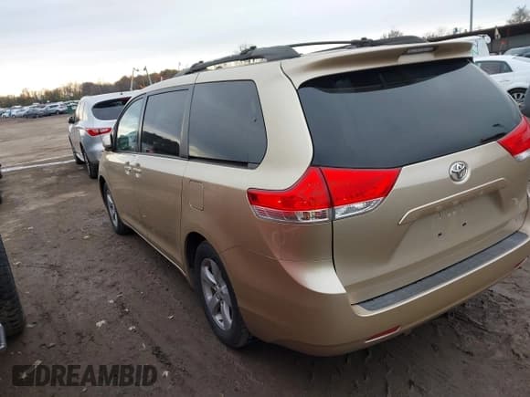 ✅ 2012 Toyota Sienna LE • VIN: 5TDKK3DC9CS206203 • Lot: 43658878. Listed on IAAI with 133,763 mi. Free auction sales archive from the USA and detailed vehicle history report at DreamBid. Image 3.