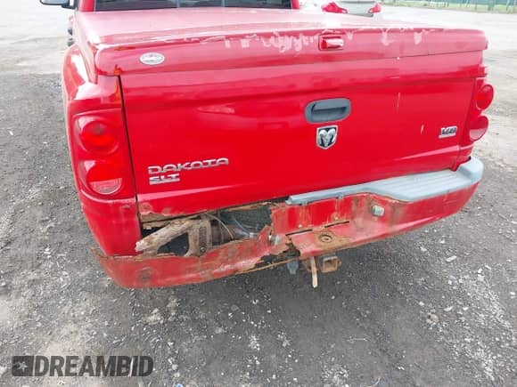 2007 Dodge Dakota SLT z VIN 1D7HW48N17S128373, wystawiony jako IAAI lot #42633897 z przebiegiem 129 780 mil mil oraz . Historia ofert i sprzedaży dostępna na DreamBid. Obrazek 6.