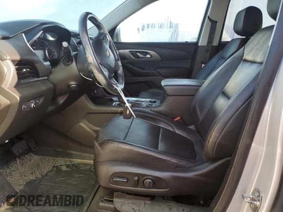 ✅ 2021 Chevrolet Traverse Premier • VIN: 1GNERKKW3MJ155397 • Lot: 73786784. Wystawiony na Copart z przebiegiem 64 261 mil. Bezpłatny archiwum sprzedaży aukcyjnych z USA i szczegółowy raport historii pojazdu na DreamBid. Zdjęcie 7.