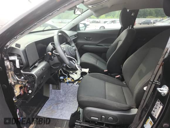 2024 Hyundai Kona SEL z VIN KM8HBCAB4RU103938, wystawiony jako Copart lot #71125875 z przebiegiem 30 341 mil mil oraz Szkoda całkowita • Salvage title. Historia ofert i sprzedaży dostępna na DreamBid. Obrazek 7.