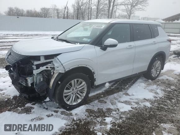 ✅ 2023 Mitsubishi Outlander ES • VIN: JA4J4TA88PZ028255 • Lot: 52189505. Wystawiony na Copart z przebiegiem 39 346 mil. Bezpłatny archiwum sprzedaży aukcyjnych z USA i szczegółowy raport historii pojazdu na DreamBid. Zdjęcie 1.