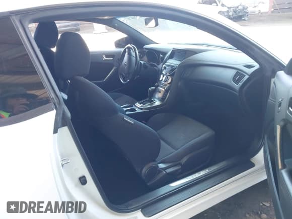 ✅ 2016 Hyundai Genesis Coupe 3.8L Base • VIN: KMHHT6KJ1GU131195 • Lot: 42620870. Wystawiony na IAAI z przebiegiem 69 792 mil. Bezpłatny archiwum sprzedaży aukcyjnych z USA i szczegółowy raport historii pojazdu na DreamBid. Zdjęcie 5.