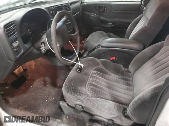 2000 Chevrolet Blazer LS with VIN 1GNDT13W8Y2347453, listed as a Copart auction lot 83290534 with 161,560 mi miles and Salvage title. Bid and sale history available at DreamBid. Image 7.