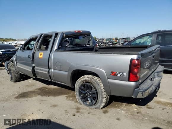 ✅ 2006 Chevrolet Silverado 1500 LS • VIN: 2GCEK19B561131447 • Lot: 74567234. Wystawiony na Copart z przebiegiem Nie podano mil. Skorzystaj z bezpłatnego archiwum sprzedaży aukcyjnych z USA i zobacz szczegółowy raport historii pojazdu na DreamBid. Zdjęcie 2.