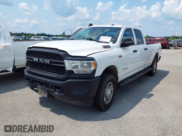 ✅ 2021 Ram 2500 Tradesman • VIN: 3C6UR5HJXMG680533 • Лот: 42555210. Опубликован ранее на IAAI с пробегом 175 808 миль. Бесплатный доступ к архиву аукционных продаж из США и подробный отчёт об истории автомобиля на DreamBid. Изображение 2.