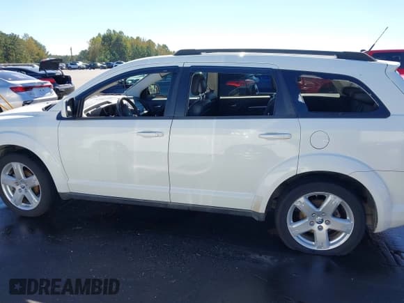 ✅ 2010 Dodge Journey SXT • VIN: 3D4PH5FV4AT253644 • Lot: 43444453. Listed on IAAI with 163,756 mi. Free auction sales archive from the USA and detailed vehicle history report at DreamBid. Image 14.