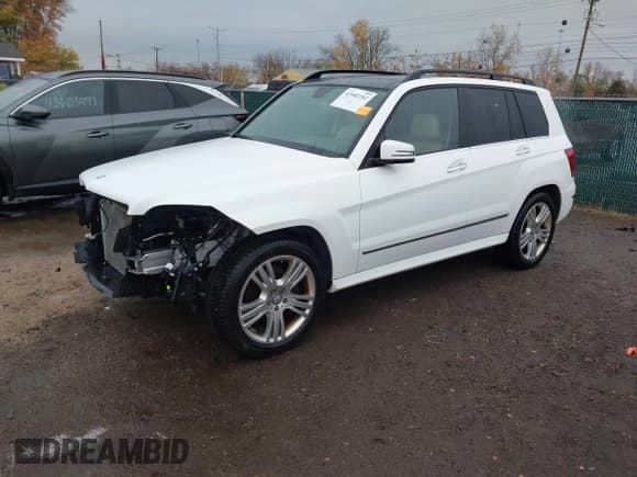 ✅ 2015 Mercedes-Benz GLK 350 • VIN: WDCGG8JB0FG427827 • Лот: 43582202. Опубликован ранее на IAAI с пробегом 142 573 миль. Бесплатный доступ к архиву аукционных продаж из США и подробный отчёт об истории автомобиля на DreamBid. Изображение 19.
