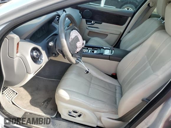 ✅ 2011 Jaguar XJ • VIN: SAJXA1CB8BLV02787 • Лот: 63916515. Опубликован ранее на Copart с пробегом 95 083 миль. Бесплатный доступ к архиву аукционных продаж из США и подробный отчёт об истории автомобиля на DreamBid. Изображение 7.