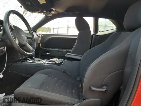 ✅ 2010 Dodge Challenger R/T • VIN: 2B3CJ5DT5AH313393 • Lot: 69878664. Wystawiony na Copart z przebiegiem 90 412 mil. Bezpłatny archiwum sprzedaży aukcyjnych z USA i szczegółowy raport historii pojazdu na DreamBid. Zdjęcie 7.