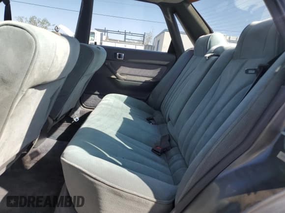 ✅ 1988 Toyota Camry LE • VIN: JT2SV22E9J0199686 • Lot: 52404755. Wystawiony na Copart z przebiegiem 128 765 mil. Bezpłatny archiwum sprzedaży aukcyjnych z USA i szczegółowy raport historii pojazdu na DreamBid. Zdjęcie 11.