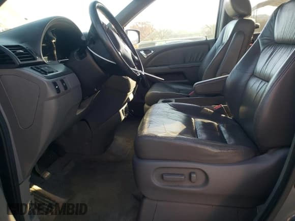 ✅ 2010 Honda Odyssey EX-L • VIN: 5FNRL3H63AB101223 • Lot: 92901285. Listed on Copart with 180,316 mi. Free auction sales archive from the USA and detailed vehicle history report at DreamBid. Image 7.