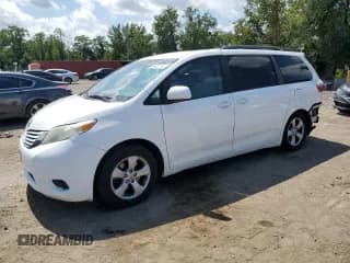 ✅ 2015 Toyota Sienna LE AAS • VIN: 5TDKK3DC3FS588717 • Lot: 68432795. Listed on Copart with 158,318 mi. Free auction sales archive from the USA and detailed vehicle history report at DreamBid. Image 1.