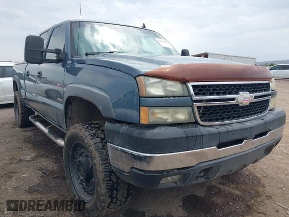 ✅ 2006 Chevrolet Silverado 2500HD LT3 • VIN: 1GCHK23D46F179396 • Лот: 42704575. Опубликован ранее на IAAI с пробегом 239 679 миль. Бесплатный доступ к архиву аукционных продаж из США и подробный отчёт об истории автомобиля на DreamBid. Изображение 1.