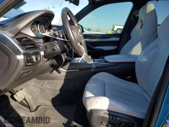 ✅ 2017 BMW X5 M • VIN: 5YMKT6C37H0U39448 • Lot: 89263365. Wystawiony na Copart z przebiegiem 77 001 mil. Bezpłatny archiwum sprzedaży aukcyjnych z USA i szczegółowy raport historii pojazdu na DreamBid. Zdjęcie 7.