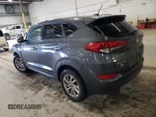 2017 Hyundai Tucson SE z VIN KM8J23A4XHU393961, wystawiony jako Copart lot #85645105 z przebiegiem 86 519 mil mil oraz Szkoda całkowita • Salvage title. Historia ofert i sprzedaży dostępna na DreamBid. Obrazek 2.