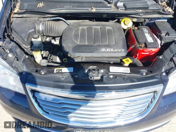 ✅ 2016 Chrysler Town & Country Touring • VIN: 2C4RC1BG5GR294543 • Lot: 43722704. Wystawiony na IAAI z przebiegiem 137 564 mil. Bezpłatny archiwum sprzedaży aukcyjnych z USA i szczegółowy raport historii pojazdu na DreamBid. Zdjęcie 10.