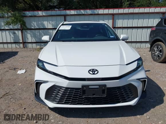 2025 Toyota Camry LE z VIN 4T1DAACK5SU166605, wystawiony jako IAAI lot #43171840 z przebiegiem 6 931 mil mil oraz . Historia ofert i sprzedaży dostępna na DreamBid. Obrazek 13.