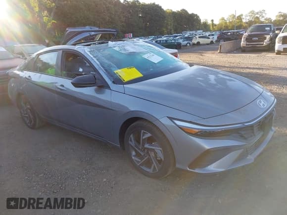 ✅ 2025 Hyundai Elantra SEL Sport • VIN: KMHLM4DG6SU933179 • Lot: 43275340. Wystawiony na IAAI z przebiegiem 44 mil. Bezpłatny archiwum sprzedaży aukcyjnych z USA i szczegółowy raport historii pojazdu na DreamBid. Zdjęcie 1.