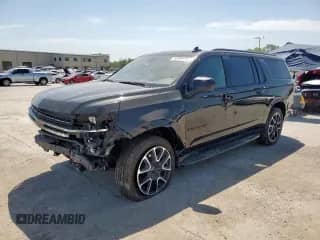 2021 Chevrolet Suburban RST z VIN 1GNSCEKD2MR379573, wystawiony jako Copart lot #67044175 z przebiegiem 126 866 mil mil oraz Szkoda całkowita • Salvage title. Historia ofert i sprzedaży dostępna na DreamBid. Obrazek 1.