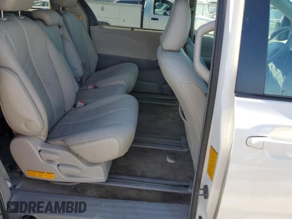 ✅ 2013 Toyota Sienna XLE AAS • VIN: 5TDYK3DC5DS370611 • Lot: 87197185. Wystawiony na Copart z przebiegiem 216 403 mil. Bezpłatny archiwum sprzedaży aukcyjnych z USA i szczegółowy raport historii pojazdu na DreamBid. Zdjęcie 11.