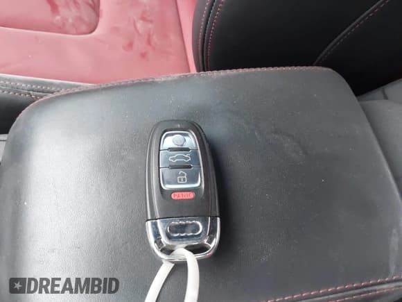 ✅ 2016 Audi S4 Premium Plus • VIN: WAUBGAFL4GA002704 • Lot: 41852967. Wystawiony na IAAI z przebiegiem 68 049 mil. Bezpłatny archiwum sprzedaży aukcyjnych z USA i szczegółowy raport historii pojazdu na DreamBid. Zdjęcie 11.