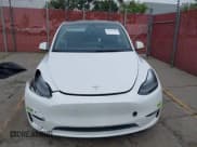 ✅ 2023 Tesla Model Y Long Range • VIN: 7SAYGAEE9PF702910 • Lot: 42199519. Wystawiony na IAAI z przebiegiem 91 094 mil. Bezpłatny archiwum sprzedaży aukcyjnych z USA i szczegółowy raport historii pojazdu na DreamBid. Zdjęcie 12.