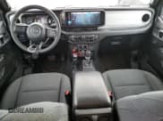 ✅ 2024 Jeep Wrangler Willys • VIN: 1C4RJXN61RW161106 • Лот: 86268845. Опубликован ранее на Copart с пробегом 18 937 миль. Бесплатный доступ к архиву аукционных продаж из США и подробный отчёт об истории автомобиля на DreamBid. Изображение 8.