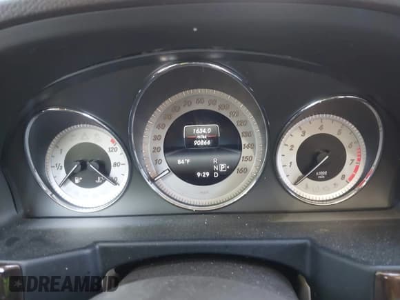 ✅ 2015 Mercedes-Benz GLK 350 • VIN: WDCGG8JB4FG438376 • Lot: 42802311. Wystawiony na IAAI z przebiegiem 90 866 mil. Bezpłatny archiwum sprzedaży aukcyjnych z USA i szczegółowy raport historii pojazdu na DreamBid. Zdjęcie 7.