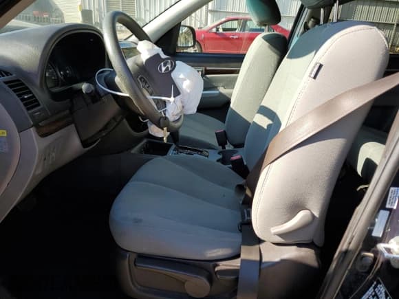 ✅ 2012 Hyundai Santa Fe GLS • VIN: 5XYZG4AG1CG154401 • Lot: 82873394. Listed on Copart with 267,184 mi. Free auction sales archive from the USA and detailed vehicle history report at DreamBid. Image 7.