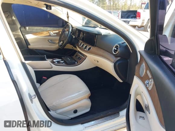 ✅ 2018 Mercedes-Benz E 300 • VIN: WDDZF4JB9JA327236 • Lot: 43470938. Listed on IAAI with 129,386 mi. Free auction sales archive from the USA and detailed vehicle history report at DreamBid. Image 5.
