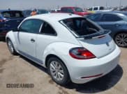 ✅ 2018 Volkswagen Beetle S • VIN: 3VWFD7AT0JM709426 • Lot: 42503211. Wystawiony na IAAI z przebiegiem 87 778 mil. Bezpłatny archiwum sprzedaży aukcyjnych z USA i szczegółowy raport historii pojazdu na DreamBid. Zdjęcie 3.