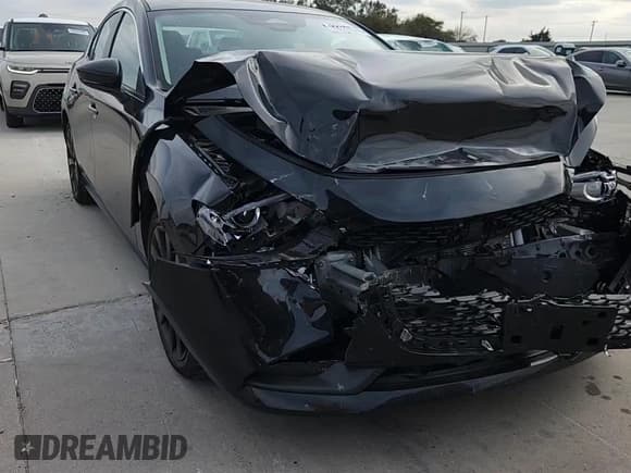 ✅ 2025 Mazda 3 S Select Sport • VIN: 3MZBPABM1SM473686 • Lot: 82748045. Wystawiony na Copart z przebiegiem 6 785 mil. Bezpłatny archiwum sprzedaży aukcyjnych z USA i szczegółowy raport historii pojazdu na DreamBid. Zdjęcie 13.