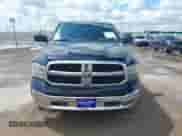 2019 Ram 1500 Tradesman z VIN 1C6RR6FT1KS712775, wystawiony jako IAAI lot #43279915 z przebiegiem 64 000 mil mil oraz . Historia ofert i sprzedaży dostępna na DreamBid. Obrazek 12.