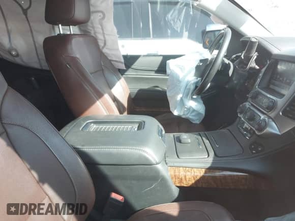 2020 Chevrolet Tahoe Premier z VIN 1GNSKCKJ6LR186564, wystawiony jako IAAI lot #41901414 z przebiegiem 129 156 mil mil oraz . Historia ofert i sprzedaży dostępna na DreamBid. Obrazek 5.