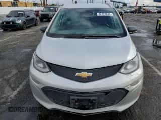 2018 Chevrolet Bolt EV Premier z VIN 1G1FX6S01J4134041, wystawiony jako Copart lot #82892843 z przebiegiem 79 703 mil mil oraz . Historia ofert i sprzedaży dostępna na DreamBid. Obrazek 5.