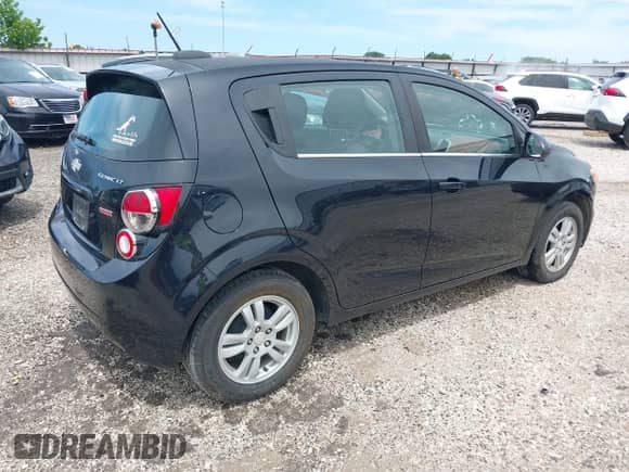 2015 Chevrolet Sonic LT z VIN 1G1JC6SB0F4157826, wystawiony jako IAAI lot #42503574 z przebiegiem 101 437 mil mil oraz . Historia ofert i sprzedaży dostępna na DreamBid. Obrazek 4.