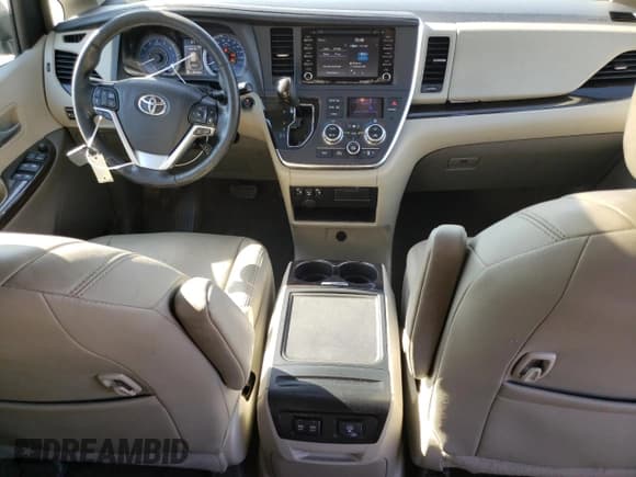 ✅ 2018 Toyota Sienna XLE • VIN: 5TDDZ3DCXJS208141 • Lot: 76208074. Wystawiony na Copart z przebiegiem 372 740 mil. Bezpłatny archiwum sprzedaży aukcyjnych z USA i szczegółowy raport historii pojazdu na DreamBid. Zdjęcie 8.