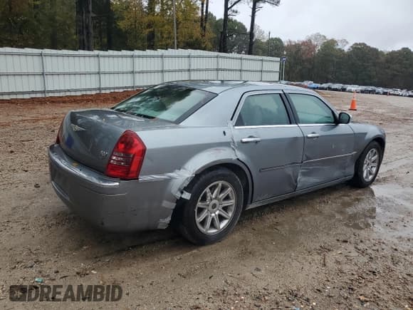 ✅ 2006 Chrysler 300 C • VIN: 2C3KA63H56H297317 • Lot: 90048425. Listed on Copart with 252,364 mi. Free auction sales archive from the USA and detailed vehicle history report at DreamBid. Image 3.