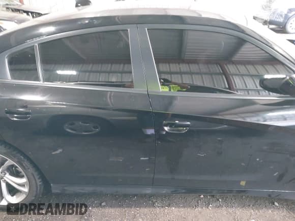 ✅ 2022 Dodge Charger R/T • VIN: 2C3CDXCT2NH109826 • Lot: 43290220. Wystawiony na IAAI z przebiegiem 86 976 mil. Bezpłatny archiwum sprzedaży aukcyjnych z USA i szczegółowy raport historii pojazdu na DreamBid. Zdjęcie 13.