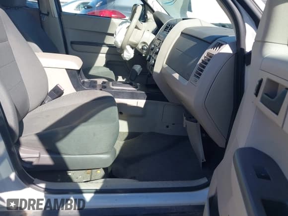 ✅ 2009 Ford Escape XLS • VIN: 1FMCU02789KD04279 • Lot: 43502857. Listed on IAAI with 84,804 mi. Free auction sales archive from the USA and detailed vehicle history report at DreamBid. Image 5.