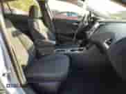 ✅ 2017 Chevrolet Cruze LS • VIN: 1G1BC5SM8H7272031 • Lot: 61413822. Wystawiony na Copart z przebiegiem 42 589 mil mil. Skorzystaj z bezpłatnego archiwum sprzedaży aukcyjnych z USA i zobacz szczegółowy raport historii pojazdu na DreamBid. Zdjęcie 5.