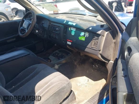 ✅ 2001 Dodge Dakota • VIN: 1B7GL22X81S136040 • Lot: 42771127. Wystawiony na IAAI z przebiegiem Nie podano. Bezpłatny archiwum sprzedaży aukcyjnych z USA i szczegółowy raport historii pojazdu na DreamBid. Zdjęcie 5.