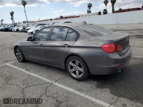 ✅ 2013 BMW 3 Series 328i • VIN: WBA3C1C5XDF435898 • Lot: 57098825. Listed on Copart with 165,781 mi. Free auction sales archive from the USA and detailed vehicle history report at DreamBid. Image 2.
